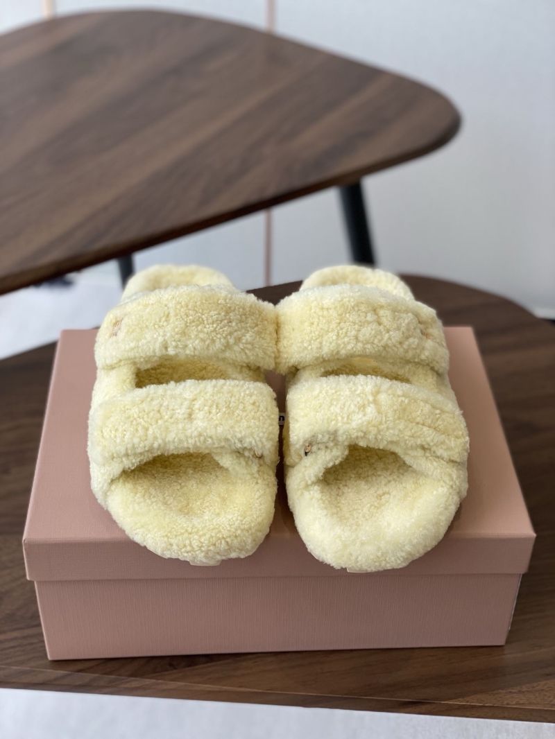 l0vis Vvtt0n slippers